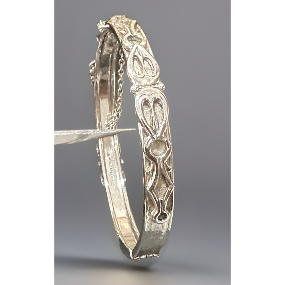 Vintage Whiting Davis Silver Tone Bangle Bracelet Side Open Detailed Design 6.50